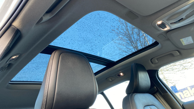 Volvo Xc40 2.0 B4P Inscription 5dr Auto Petrol Estate